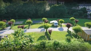 Camping Le Jardin - chalets, bungalows et emplacements nus pour des vacances nature le long de la rivière le Gijou - Lacaze - 4