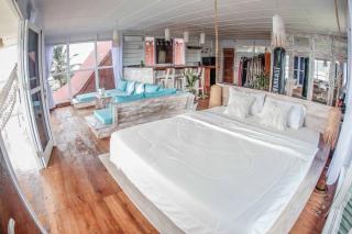 Nias Surf Villa. Beach front. Wave view! - 3