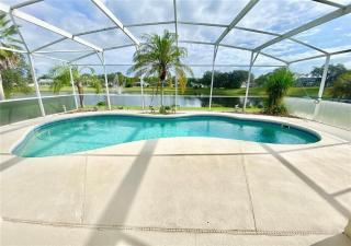 Beautiful Waterfront Home with Heated Pool and Game Room - Davenport - 5