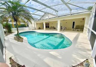 Beautiful Waterfront Home with Heated Pool and Game Room - Davenport - 6
