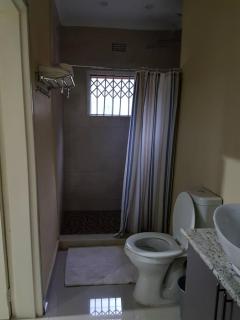 InstaHomes by Tru - Hillside Suite - Blantyre - 5