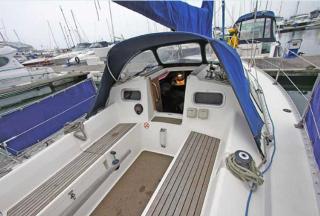 Cosy Sailing Boat Glamping Accommodation on the River in Sandwich - 7