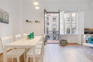 Avanti La Campana, con un balcón que te enamorará del ambiente de Sevilla - Siviglia - 8