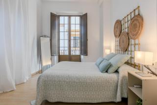 Avanti La Campana, con un balcón que te enamorará del ambiente de Sevilla - 8