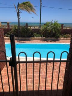 Beach House Opposite Ocean 4 Bed 2 Bathroom with pool - Geraldton - 8