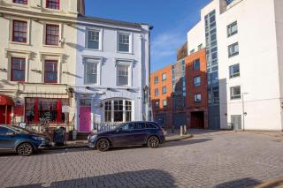 Quirky Cardiff Bay Hen House Sleeps 14-16 - 9
