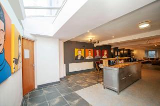 higgihaus #5 3-5 Bed Small Groups Hip Location Sleeps 4 - 10 - Cardiff - 6