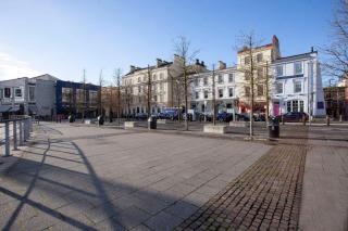 higgihaus #5 3-5 Bed Small Groups Hip Location Sleeps 4 - 10 - Cardiff - 3