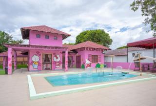 Kitty Wonderland Lot 2950 - 9