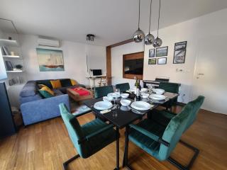 Modern 4-Star luxury apt - WFH Ready, Free Parking - 7