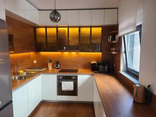 Modern 4-Star luxury apt - WFH Ready, Free Parking - 3