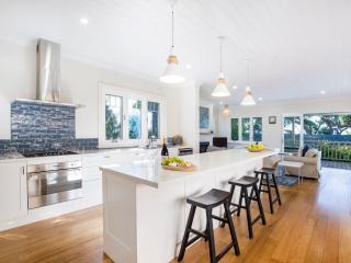This Is It - stylish 4-bedroom Vincentia retreat - Vincentia - 2