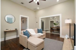Amazing Fully Fenced Home Only 5 Mins from Downtown - San Antonio - 3