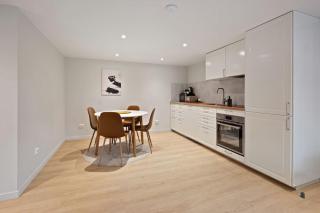 Practical Basement Apt with all home comforts close to City Centre - 6