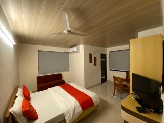 Hotel Riverfront - Ahmedabad - 3