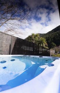 CLASSY CABIN - IN TOWN - SPA POOL - Queenstown - 4