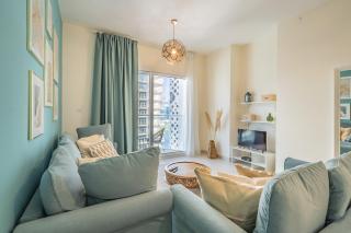 Stylish Waterfront Apartment With Views on Canal - Dubai - 6