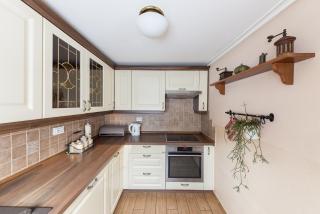 Hiša nasproti sonca - 9