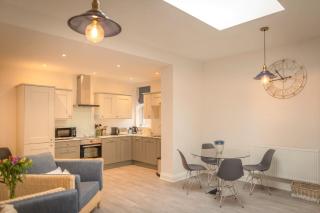 Ravelston Grange - stylish, spacious garden flat - Old Town - 6