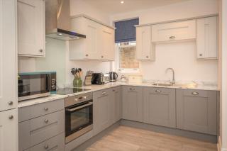 Ravelston Grange - stylish, spacious garden flat - Old Town - 5