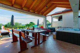 Villa Lorema-pet friendly on 5000 sqm garden,pool, jacuzzi, billiard&PS5 - Sveti Filip i Jakov - 3