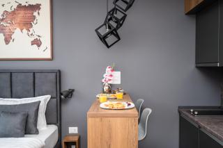 Modern and Bright Apartments - Main Street - 6