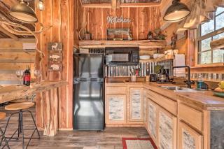 Hand-Crafted Creekside Treehouse with Grill! - Cosby - 7