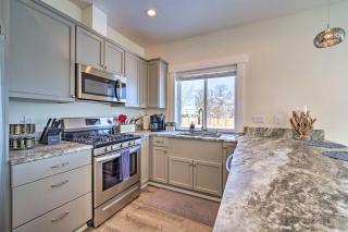 Bright La Conner Getaway with Mountain Views! - La Conner - 9