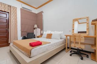 Langkar Guest House Syariah Mitra RedDoorz - Samarinda - 2