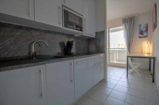Apartment With Balcony And View On The Port - Fréjus - 5