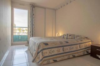 Apartment With Balcony And View On The Port - Fréjus - 3