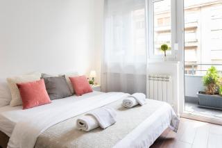 Sunny 2BDR Apartment with a Balcony - 3