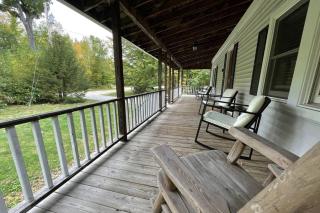 Rustic Updated Cozy Lake House! Close to skiing! - 0