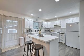 Pet-Friendly PNW Home, 1 Mi to Rockaway Beach - Rockaway Beach - 4