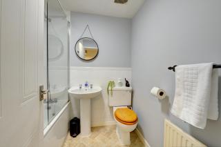 Modern 2 Bed House Sleeps 6 Southam Town Centre - Inspire Homes Ltd - Southam - 6
