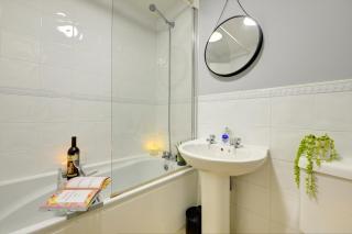 Modern 2 Bed House Sleeps 6 Southam Town Centre - Inspire Homes Ltd - Southam - 2