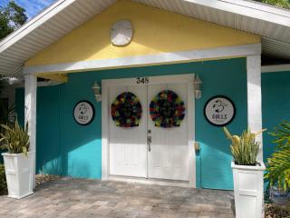 3Gulls Inn Ozona-Boutique Hotel-Steps from Restaurants & Brewery-SwimSpa Pool-Pet Friendly - 4