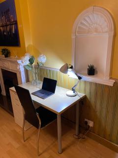 Excel 5min CUSTOM HOUSE STATION parking WIFI sleeps 6 - 7