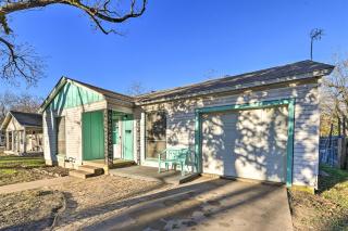 Yard with BBQ Pit Getaway Near Dtwn Temple! - Temple - 8