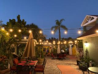 Sea Breeze Manor Inn - St Petersburg - 3