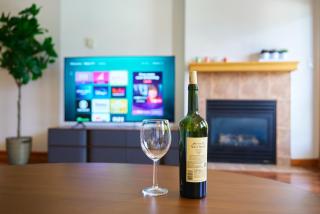 Mtn View Escape with King Size Bed with Outdoor Pool - Banff Pass Included! - 7