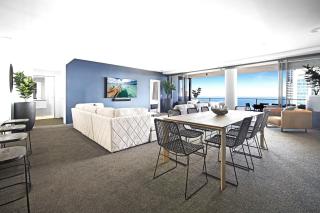 Circle on Cavill Sub Penthouse w/ 4 bedrooms - 8