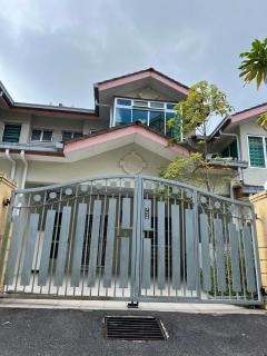 Jarzmin Double Story Homestay @ Royal Lily - 0