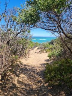 PIECE OF PARADISE, huge 4 bedroom haven - Letts Beach - 0