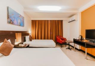 Baron Beach Hotel - 9