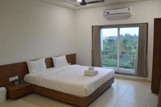 Hotel Revive - Veraval - 0