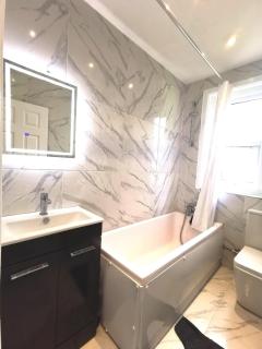 Flat-C, 4 Adults, 20 mins to Beach, Netflix, Wifi, Sleeps 4 Adults - Bournemouth - 4