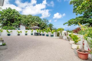 2-Bed Apt Sleeps 4 near Beau Vallon Beach - 3