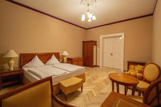 4 Bedrooms 130m2 apartment at the Main City Square - Prague - 8
