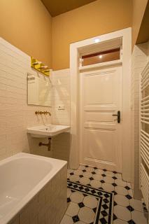 4 Bedrooms 130m2 apartment at the Main City Square - Prague - 2